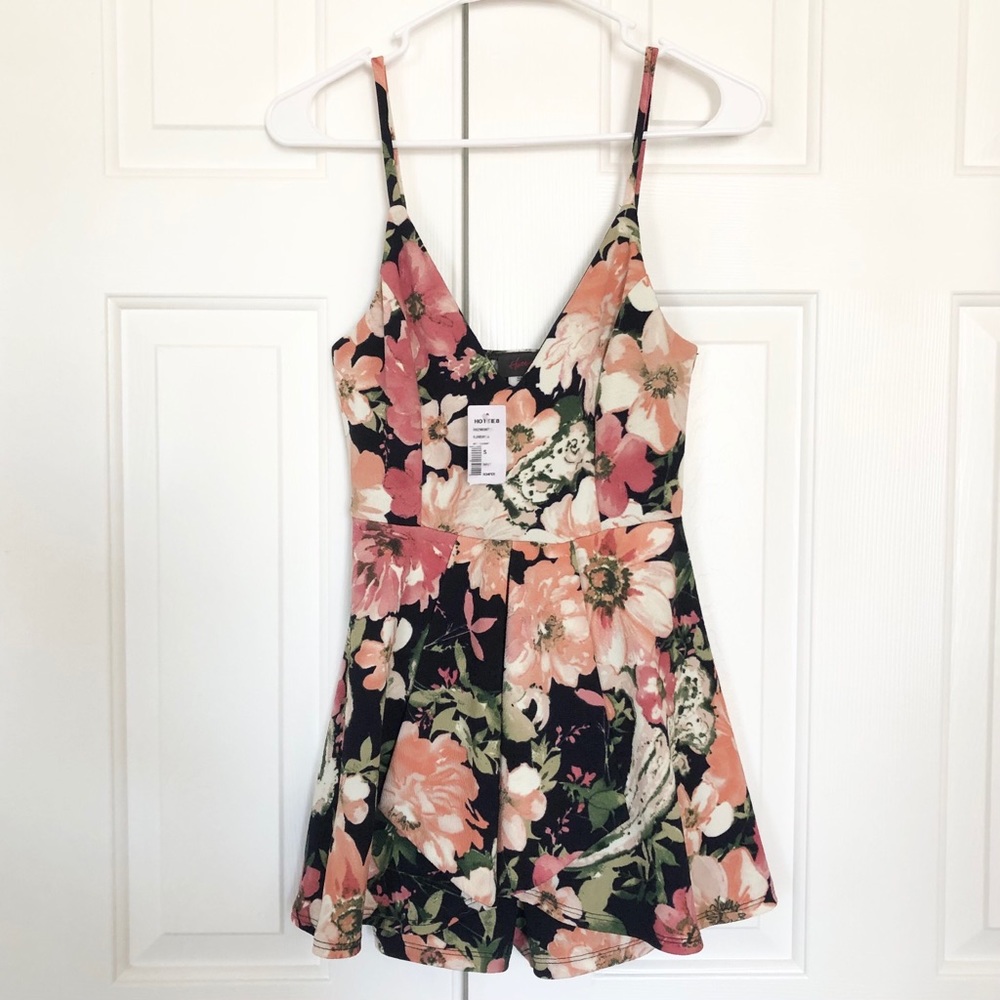 (S) NWT Hottie Floral Romper